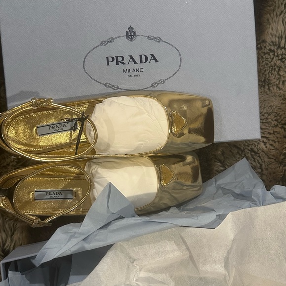 Brand new delicious patent metallic gold Prada shoes in box with cards - Picture 5 of 5